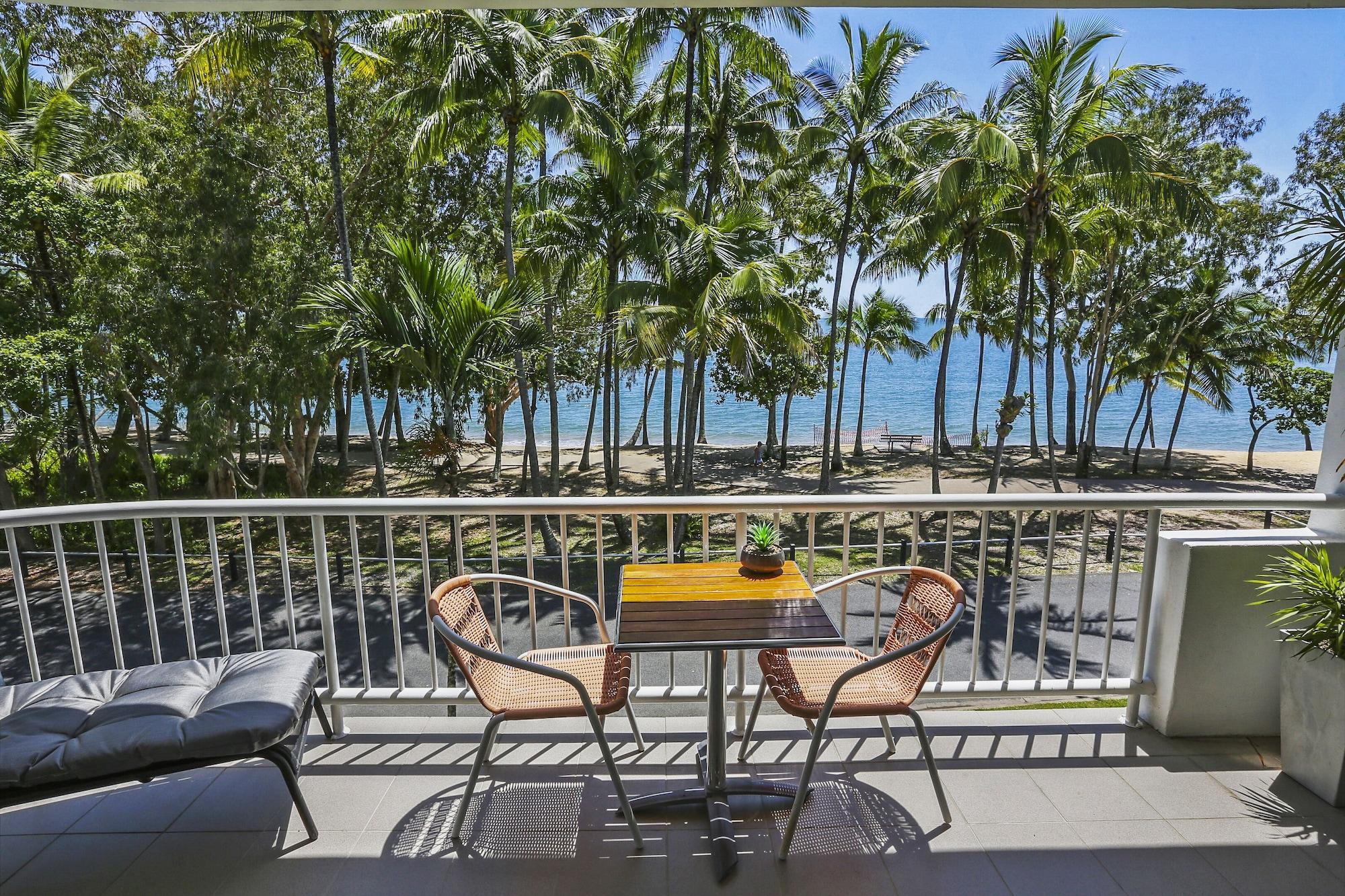Agincourt Beachfront Apartments Clifton Beach Exterior foto